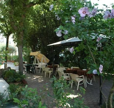 Beverly 3*
